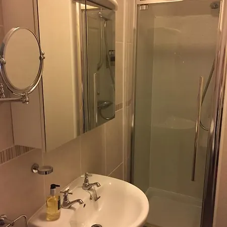 Bishops Guest 5*