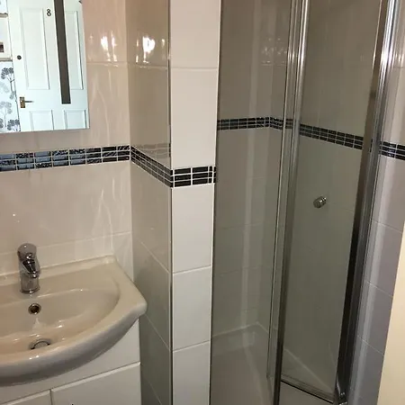 Bishops Guest בית הארחה 5*
