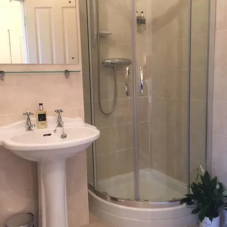 Bishops Guest 5*