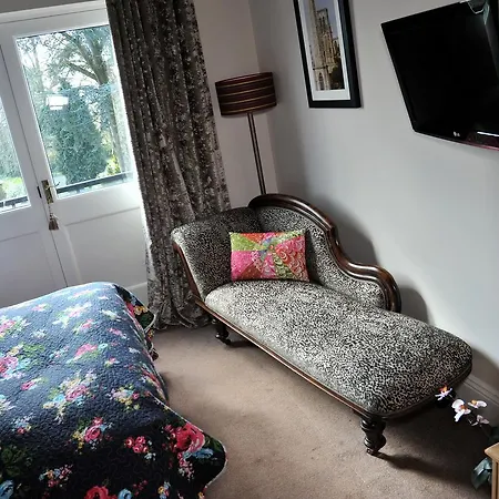 Bishops Guest 5*