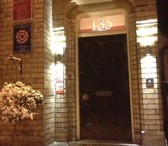 招待所 Bishops Guest